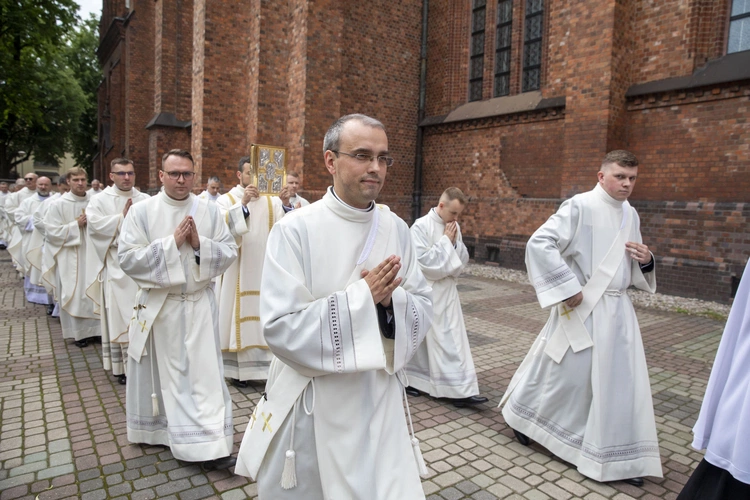 Święcenia kapłańskie na Pradze, cz. I