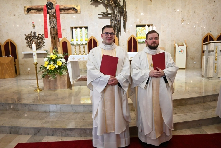 Podziękowania i dekrety nowych prezbiterów