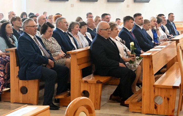 Podziękowania i dekrety nowych prezbiterów