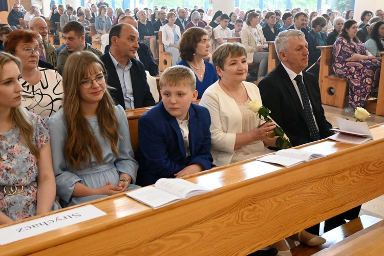 Podziękowania i dekrety nowych prezbiterów