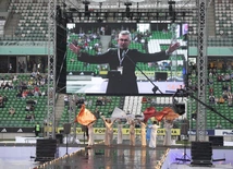 Jezus na Stadionie Legii. Adoracja, świadectwa, muzyka