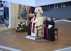 Papież Leon podczas czuwania w wigilię Zesłania Ducha Świętego