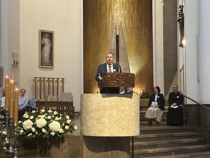 Wigilia Zesłania Ducha Świętego w katedrze Chrystusa Króla w Katowicach