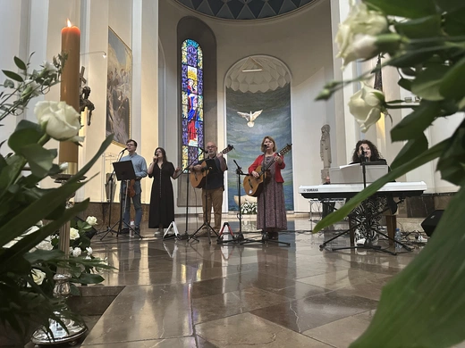 Wigilia Zesłania Ducha Świętego w katedrze Chrystusa Króla w Katowicach