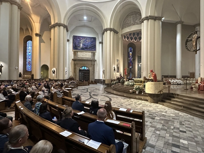 Wigilia Zesłania Ducha Świętego w katedrze Chrystusa Króla w Katowicach