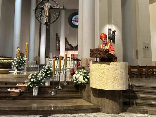 Wigilia Zesłania Ducha Świętego w katedrze Chrystusa Króla w Katowicach