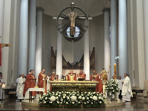Wigilia Zesłania Ducha Świętego w katedrze Chrystusa Króla w Katowicach