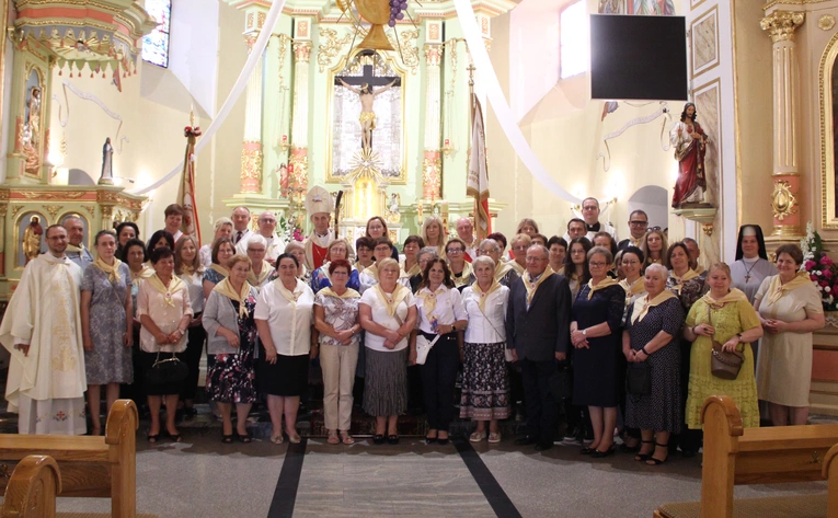 Łęg Tarnowski. Poświęcenie sztandaru ASHNSPJ