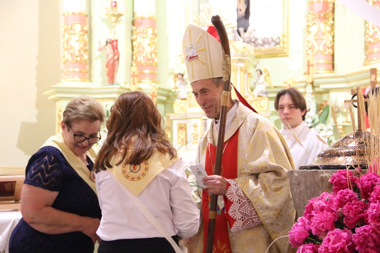 Łęg Tarnowski. Poświęcenie sztandaru ASHNSPJ