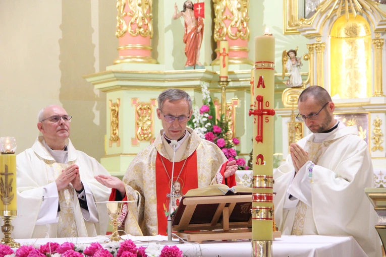 Łęg Tarnowski. Poświęcenie sztandaru ASHNSPJ