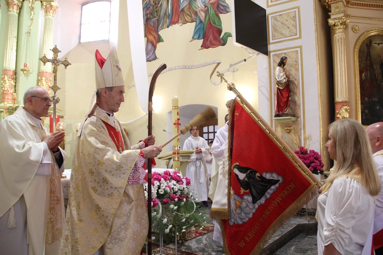 Łęg Tarnowski. Poświęcenie sztandaru ASHNSPJ