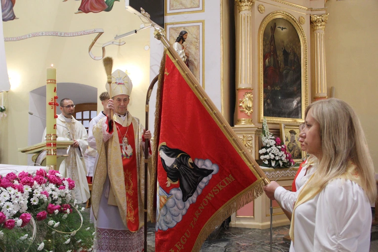 Łęg Tarnowski. Poświęcenie sztandaru ASHNSPJ