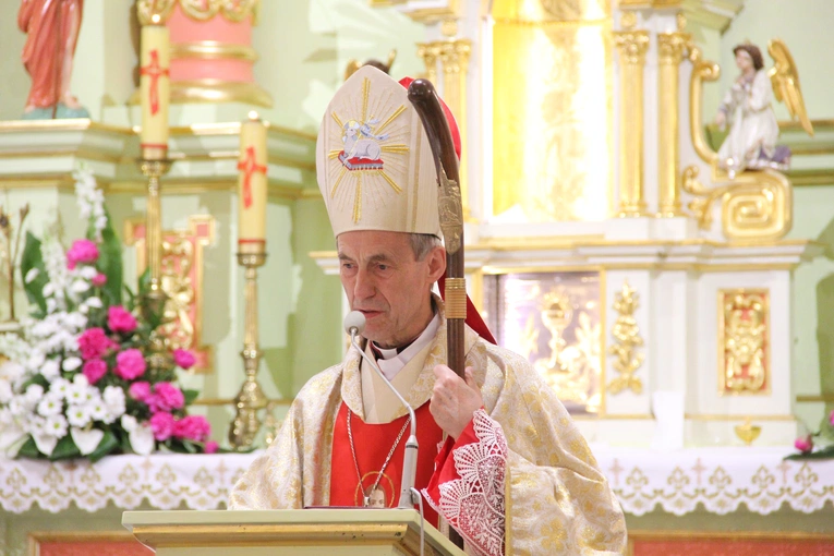 Łęg Tarnowski. Poświęcenie sztandaru ASHNSPJ