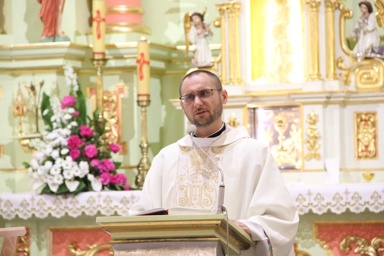 Łęg Tarnowski. Poświęcenie sztandaru ASHNSPJ