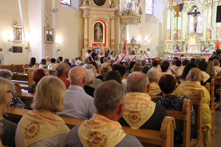 Łęg Tarnowski. Poświęcenie sztandaru ASHNSPJ