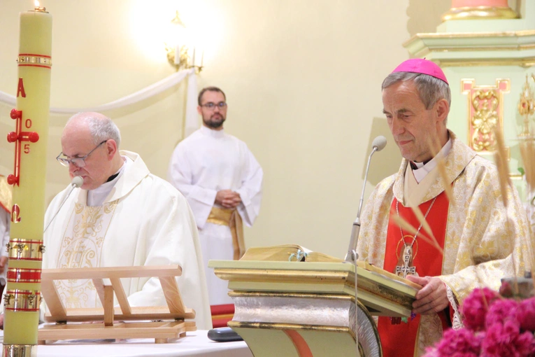 Łęg Tarnowski. Poświęcenie sztandaru ASHNSPJ