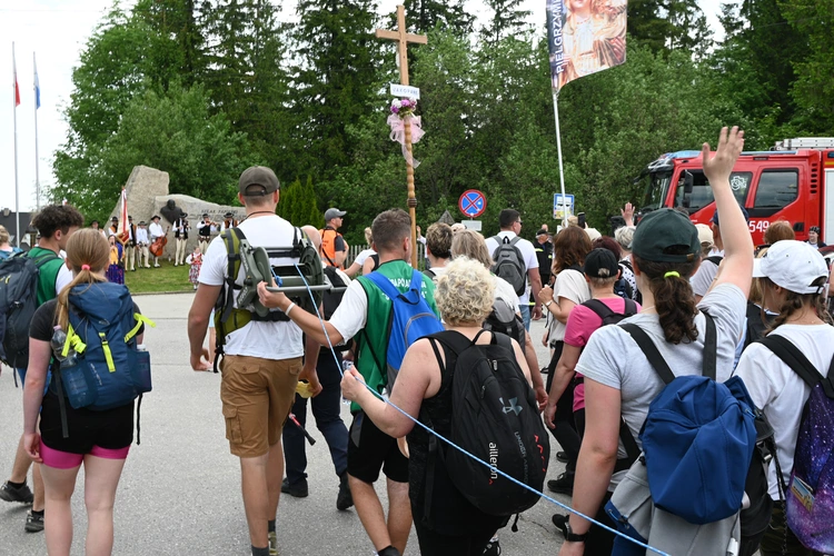 Papież przejechał, oni przeszli