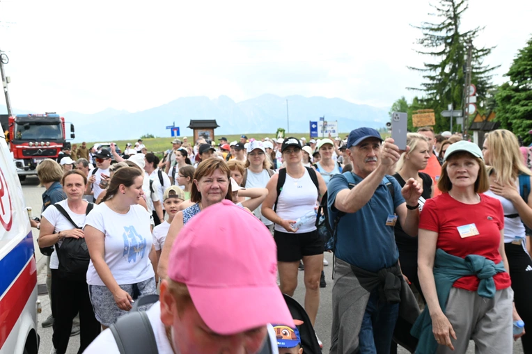 Papież przejechał, oni przeszli