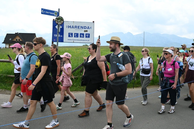 Papież przejechał, oni przeszli