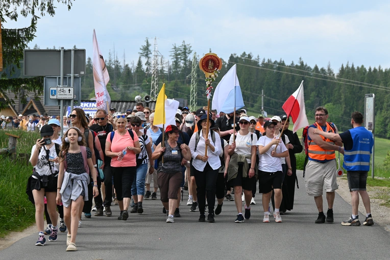 Papież przejechał, oni przeszli
