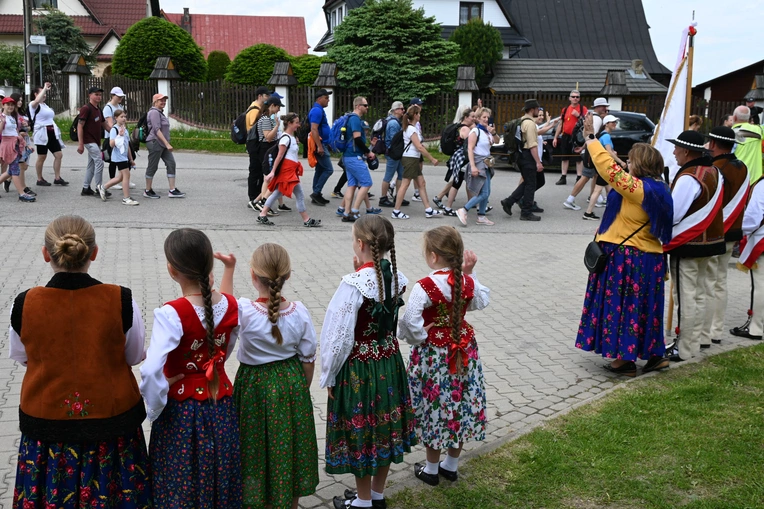 Papież przejechał, oni przeszli