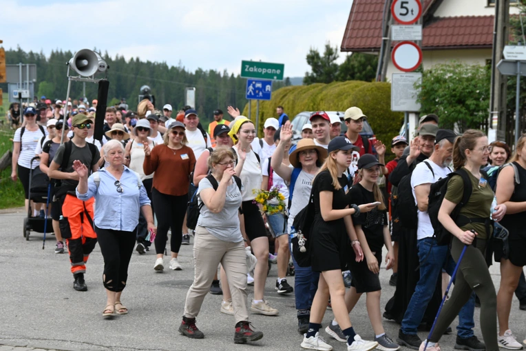 Papież przejechał, oni przeszli