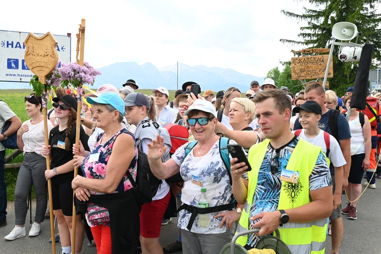 Papież przejechał, oni przeszli