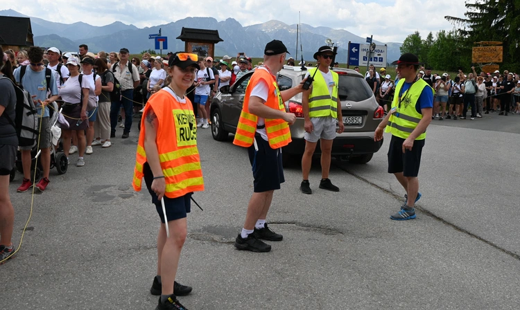 Papież przejechał, oni przeszli
