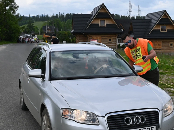 Papież przejechał, oni przeszli