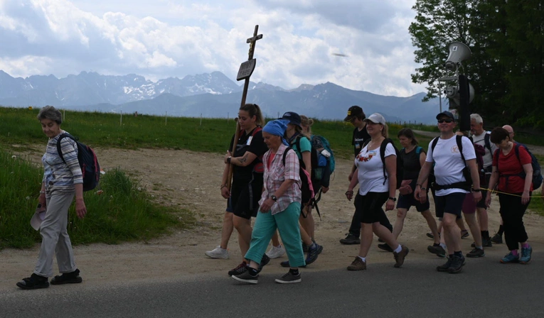 Papież przejechał, oni przeszli