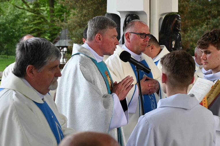 Papież przejechał, oni przeszli