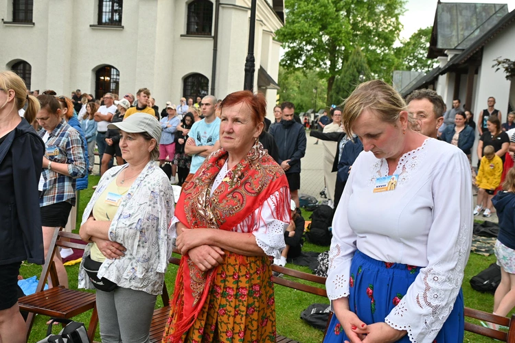Papież przejechał, oni przeszli