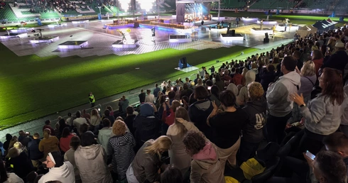 Jezus na Stadionie Legii. Msza św. z abp. Adrianem Galbasem