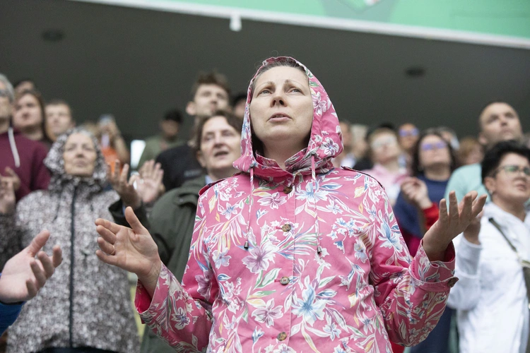Jezus na Stadionie Legii. Uwielbienie