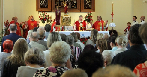 Abp Kupny: Maryja pozostaje w głębokim związku z Duchem Pocieszycielem