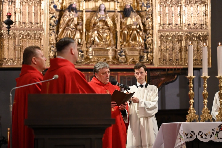 Nocna liturgia przed Zesłaniem Ducha Świętego