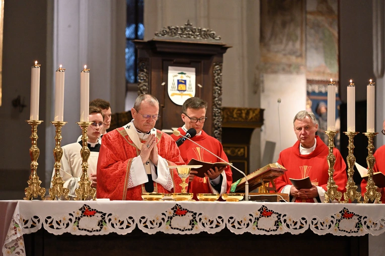 Nocna liturgia przed Zesłaniem Ducha Świętego