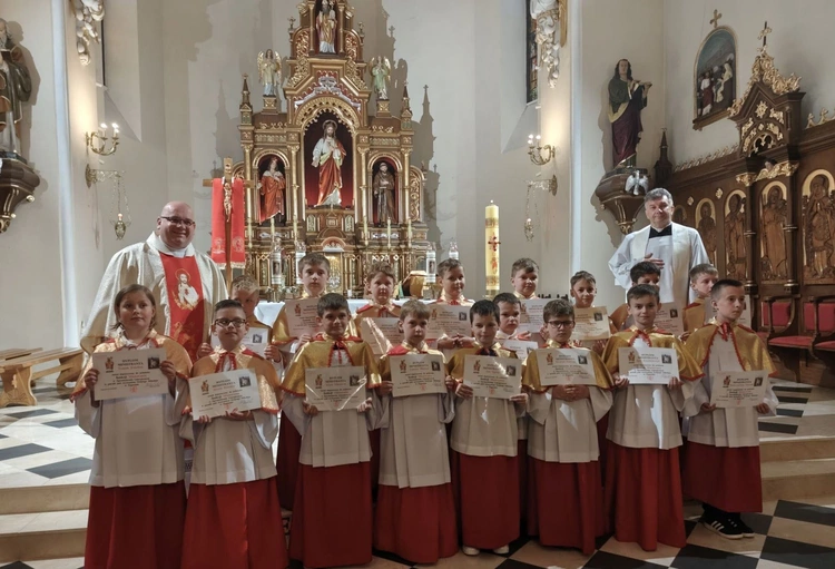 17 nowych ministrantów ma parafia Żegocina