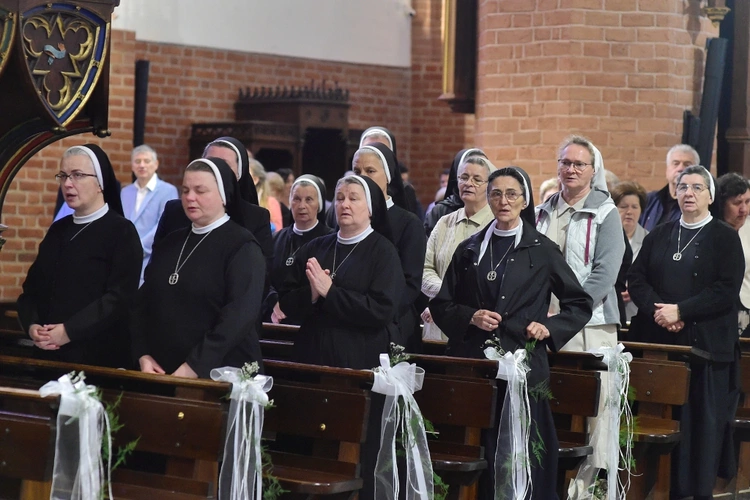 Wprowadzenie relikwii do Miejskiego Szpitala w Olsztynie