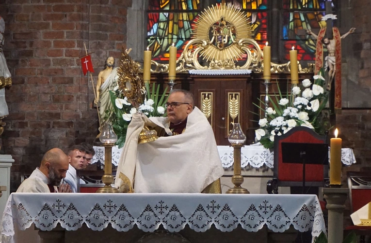 Procesja eucharystyczna w odpust Matki Bożej Pokornej