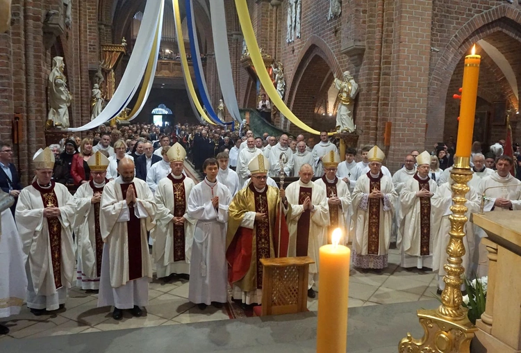 Procesja eucharystyczna w odpust Matki Bożej Pokornej