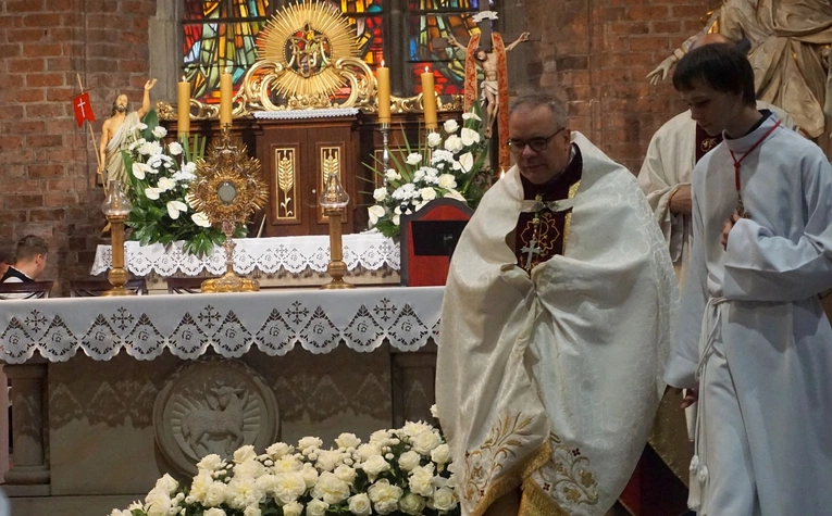 Procesja eucharystyczna w odpust Matki Bożej Pokornej