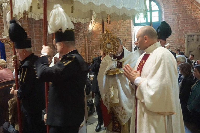 Procesja eucharystyczna w odpust Matki Bożej Pokornej