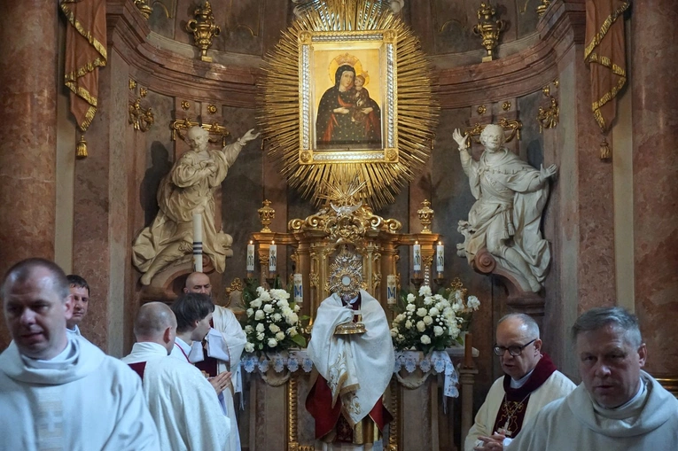 Procesja eucharystyczna w odpust Matki Bożej Pokornej