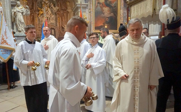 Procesja eucharystyczna w odpust Matki Bożej Pokornej