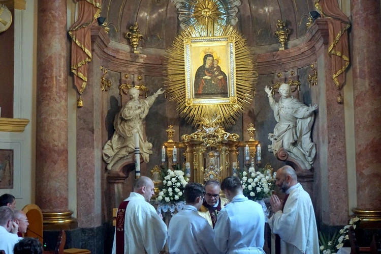 Procesja eucharystyczna w odpust Matki Bożej Pokornej