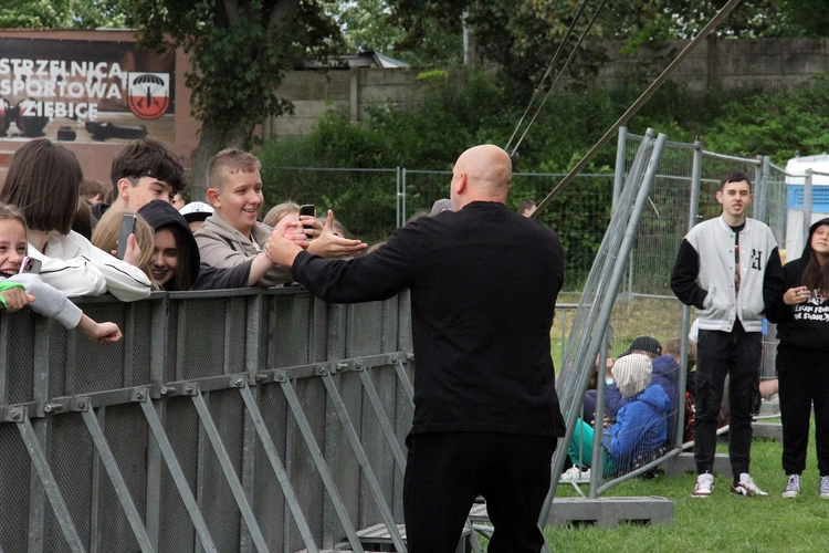 Spotkanie młodzieży w Ziębicach - występ "Wyrwanych z niewoli" i ks. Jakuba Bartczaka