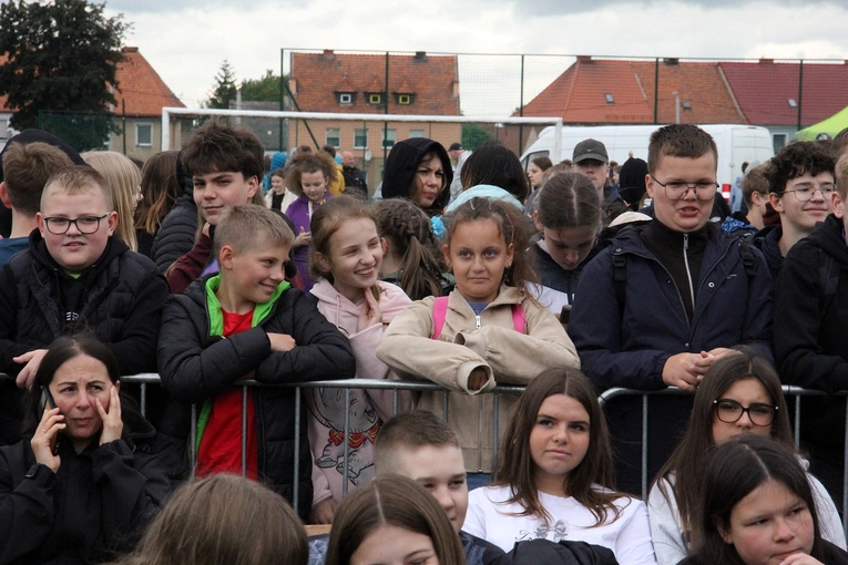 Spotkanie młodzieży w Ziębicach - występ "Wyrwanych z niewoli" i ks. Jakuba Bartczaka