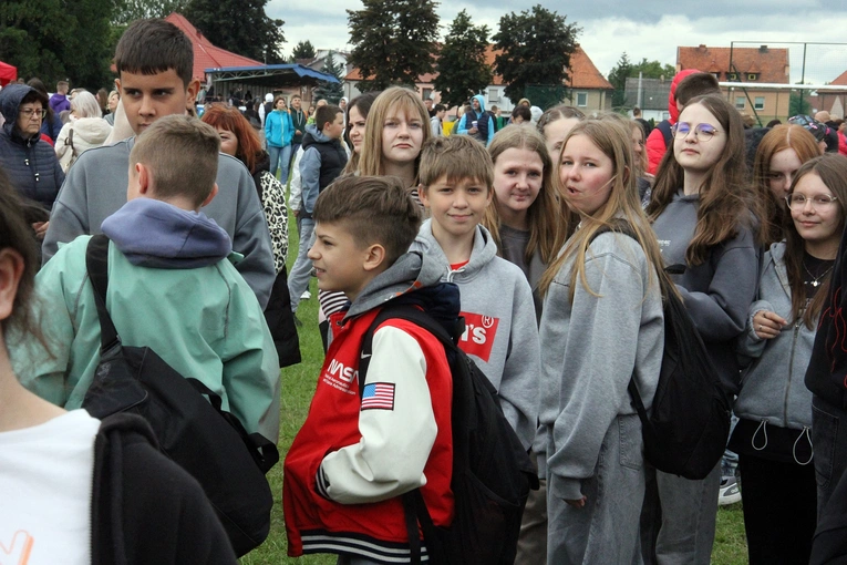 Spotkanie młodzieży w Ziębicach - występ "Wyrwanych z niewoli" i ks. Jakuba Bartczaka