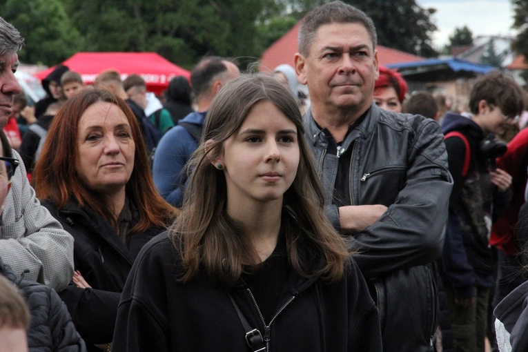 Spotkanie młodzieży w Ziębicach - występ "Wyrwanych z niewoli" i ks. Jakuba Bartczaka